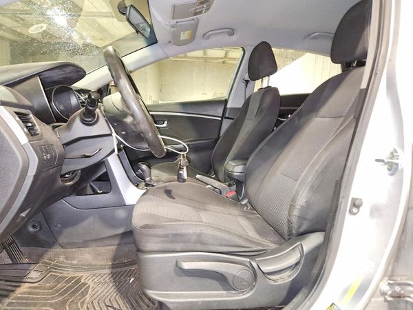 2017 HYUNDAI ELANTRA — DENT