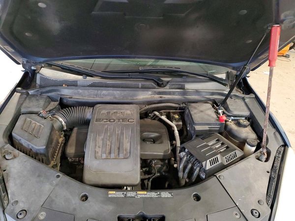 2016 CHEVROLET EQUINOX LT — Engine bay