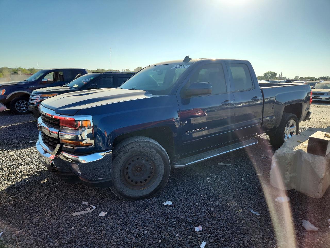 2018 CHEVROLET SILVERADO LT — Front 3/4
