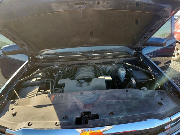 2018 CHEVROLET SILVERADO LT — Engine bay