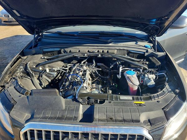 2015 AUDI Q5 Premium Plus — Engine bay