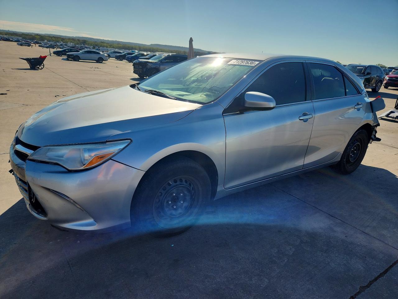 2017 TOYOTA CAMRY LE/SE/XLE/XSE — Front 3/4