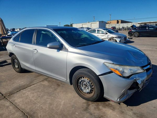 2017 TOYOTA CAMRY LE/SE/XLE/XSE — Passenger 3/4