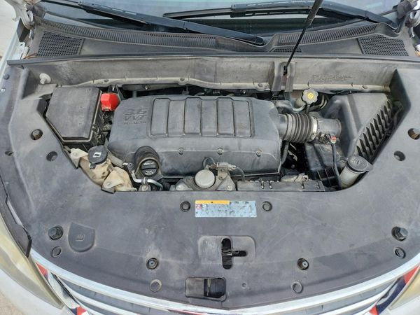 2017 CHEVROLET TRAVERSE 1LT — Engine bay