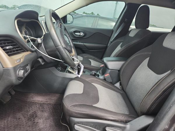 2016 JEEP CHEROKEE Sport — DENT