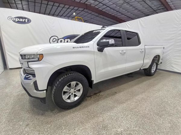 2021 CHEVROLET SILVERADO LT — Front 3/4