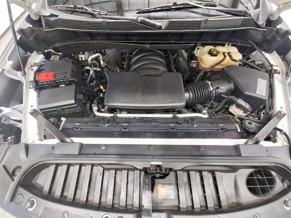2021 CHEVROLET SILVERADO LT — Engine bay