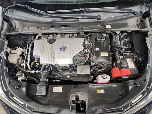 2022 TOYOTA PRIUS — Engine bay