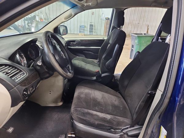 2015 DODGE CARAVAN SE — DENT