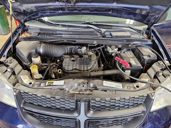 2015 DODGE CARAVAN SE — Engine bay