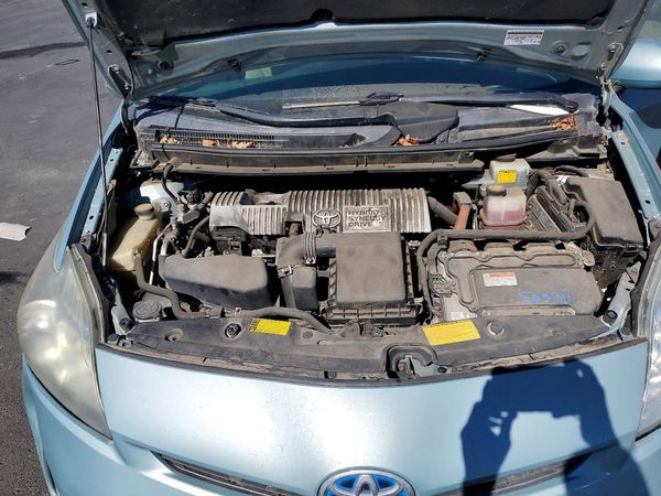 2013 TOYOTA PRIUS — Engine bay