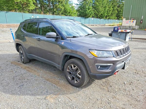 2017 JEEP COMPASS Trailhawk — Passenger 3/4