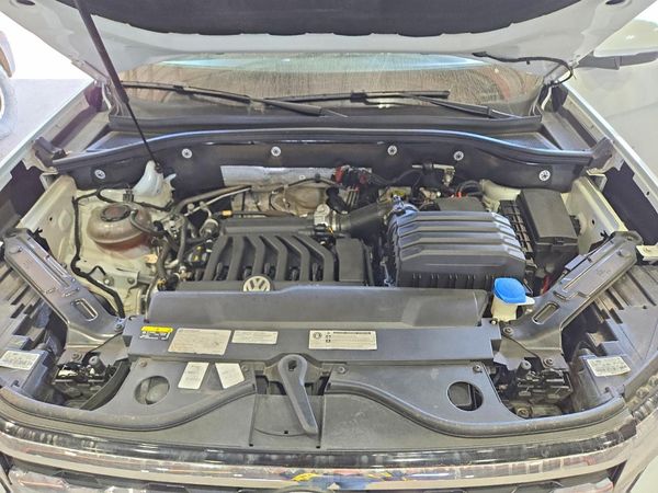 2021 VOLKSWAGEN ATLAS — Engine bay
