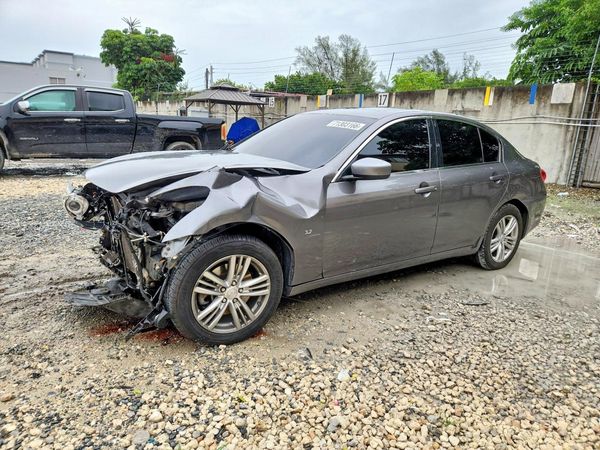 2015 INFINITI Q40 — Front 3/4