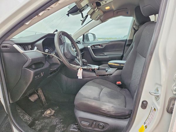 2021 TOYOTA RAV4 XLE — DENT