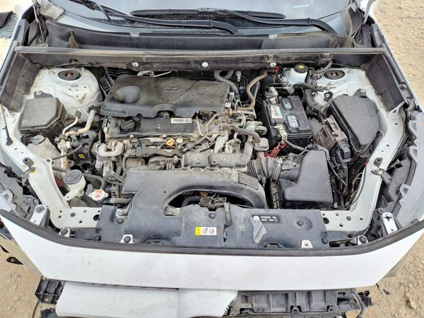 2021 TOYOTA RAV4 XLE — Engine bay