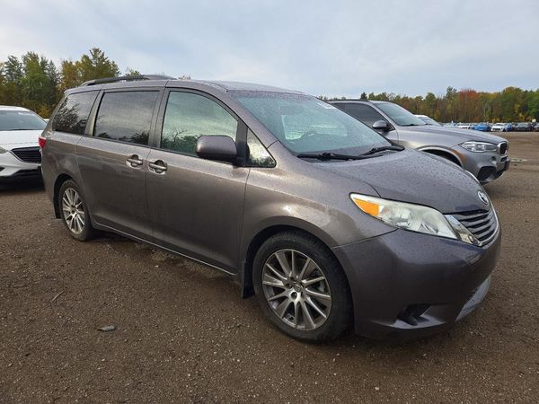 2015 TOYOTA SIENNA — Passenger 3/4