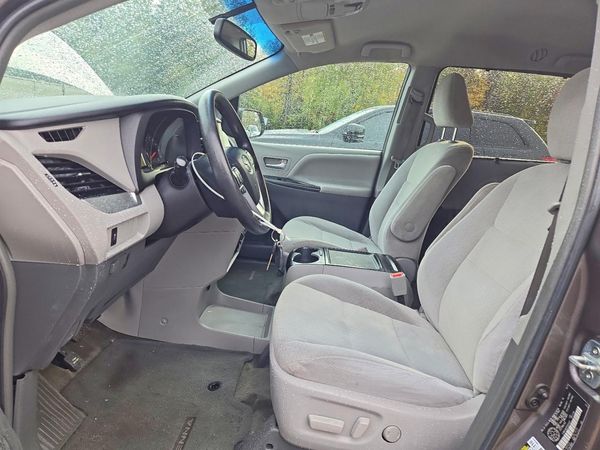 2015 TOYOTA SIENNA — DENT
