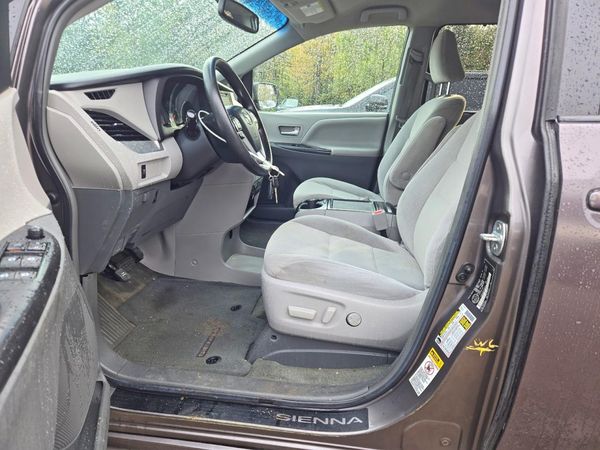 2015 TOYOTA SIENNA — WLDM