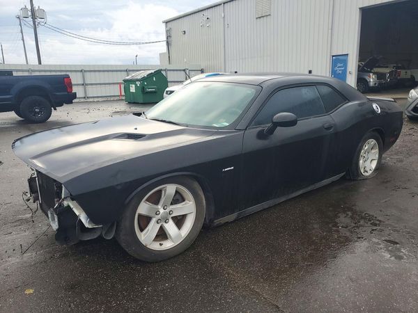 2014 DODGE CHALLENGER Base — Front 3/4