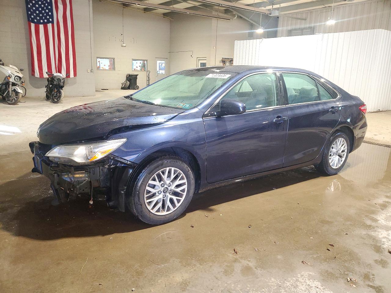 2017 TOYOTA CAMRY LE/SE/XLE/XSE — Front 3/4