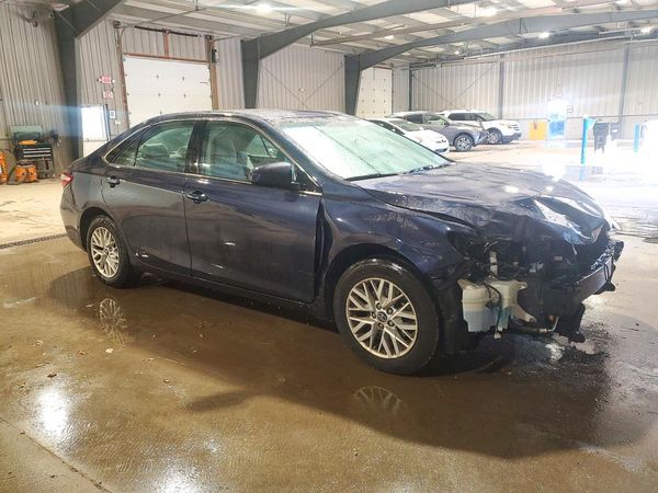 2017 TOYOTA CAMRY LE/SE/XLE/XSE — Passenger 3/4