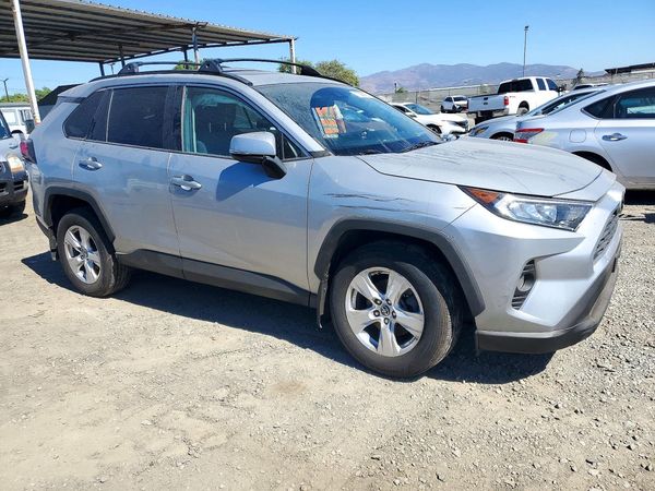 2019 TOYOTA RAV4 — Passenger 3/4