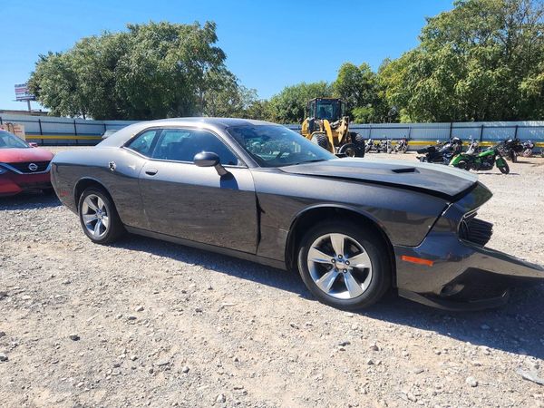 2015 DODGE CHALLENGER SXT — Passenger 3/4