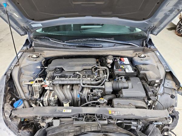 2021 HYUNDAI ELANTRA SEL — Engine bay