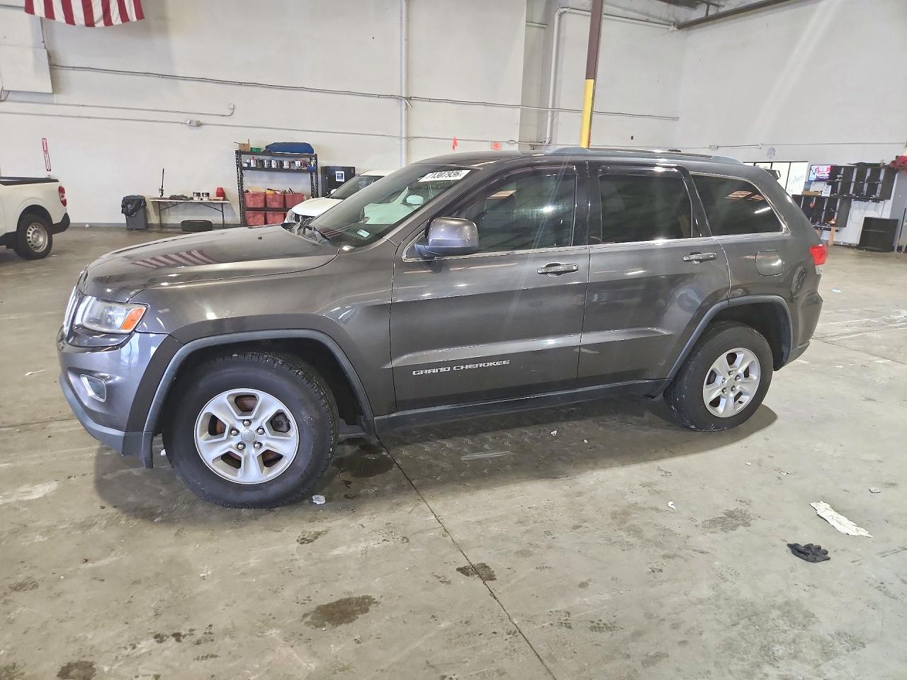 2016 JEEP CHEROKEE Laredo — Front 3/4