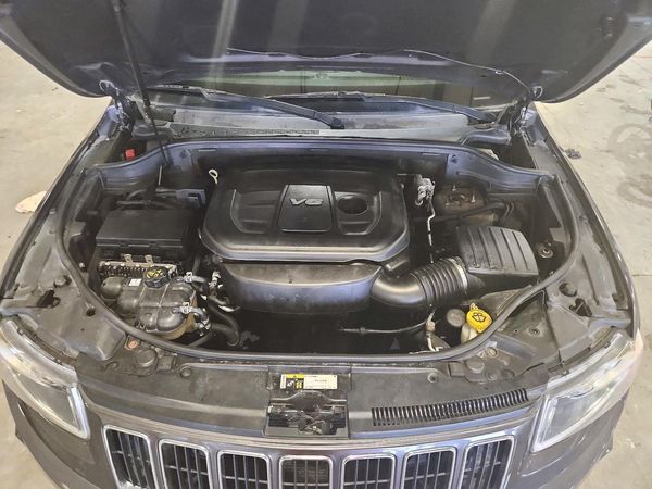 2016 JEEP CHEROKEE Laredo — Engine bay