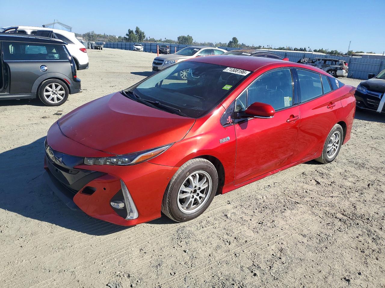 2019 TOYOTA PRIUS Plus/Premium/Advanced — Front 3/4