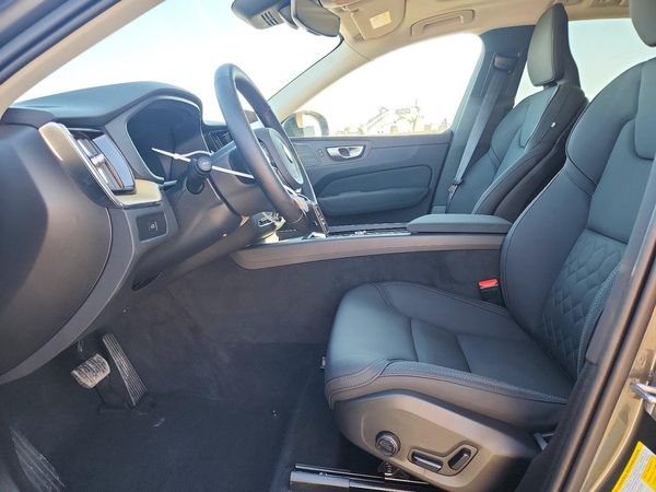 2026 VOLVO XC60 Plus Dark — DENT