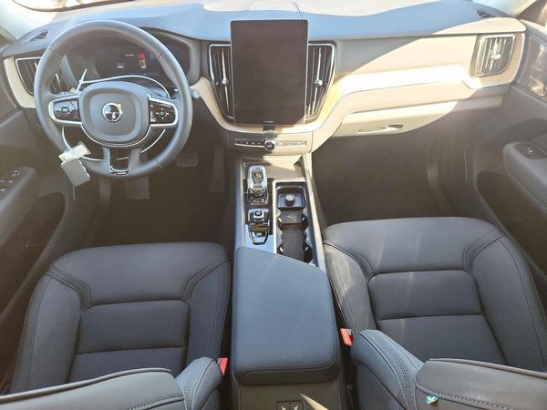 2026 VOLVO XC60 Plus Dark — CKPT
