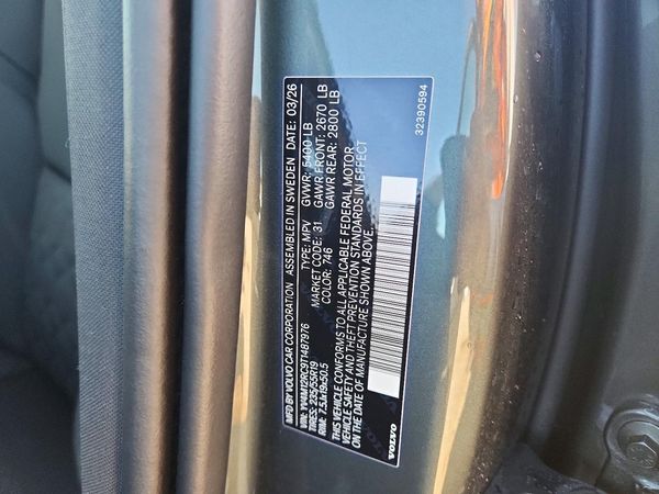 2026 VOLVO XC60 Plus Dark — VINS
