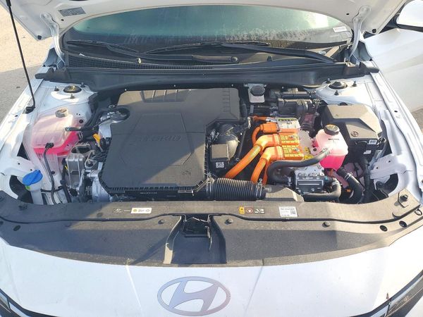 2026 HYUNDAI ELANTRA — Engine bay