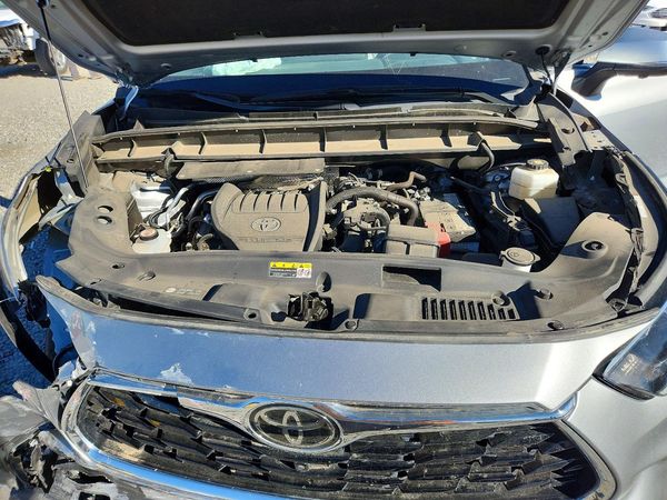 2023 TOYOTA HIGHLANDER — Engine bay
