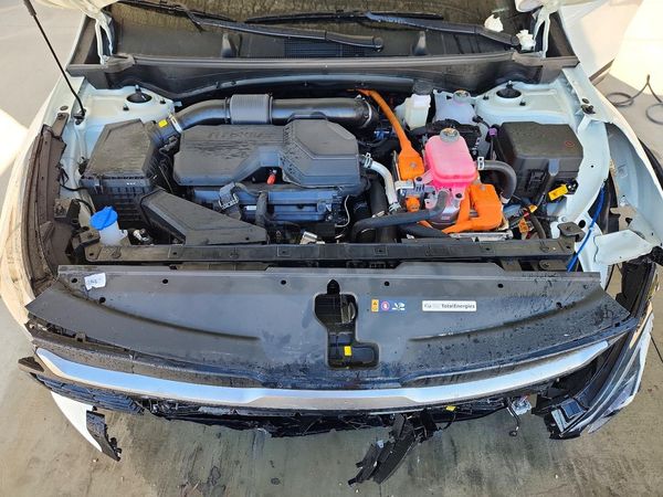 2027 KIA SPORTAGE HYBRID LX, S — Engine bay