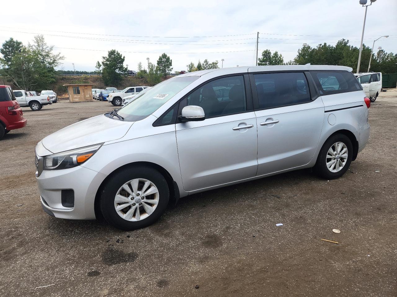 2016 KIA SEDONA L - Low level — Front 3/4