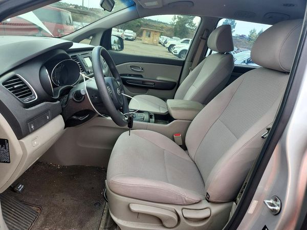 2016 KIA SEDONA L - Low level — DENT
