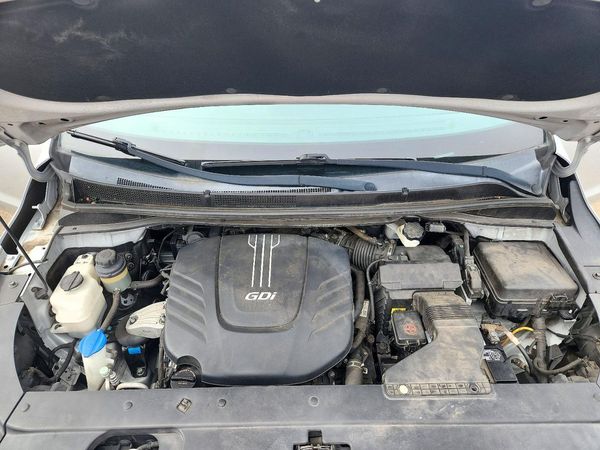 2016 KIA SEDONA L - Low level — Engine bay