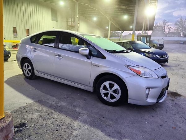 2015 TOYOTA PRIUS — Passenger 3/4