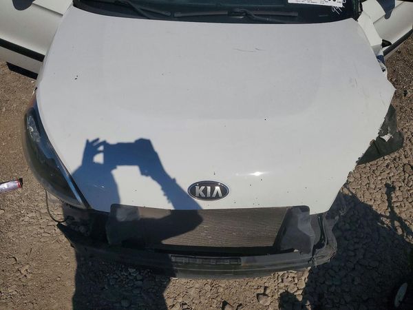 2013 KIA SOUL All Trims — Engine bay