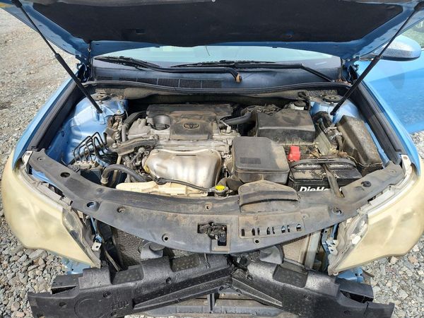 2012 TOYOTA CAMRY — Engine bay