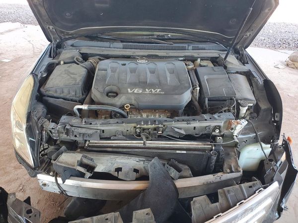 2015 CADILLAC XTS Platinum Edition — Engine bay