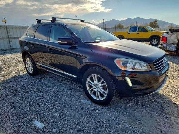 2015 VOLVO XC60 Premier (non R design) — Passenger 3/4