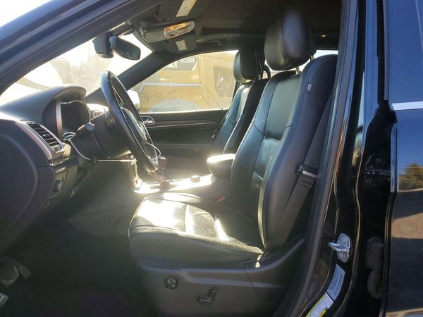 2017 JEEP GRAND CHEROKEE Limited — DENT