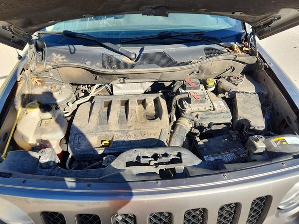 2014 JEEP PATRIOT Sport — Engine bay