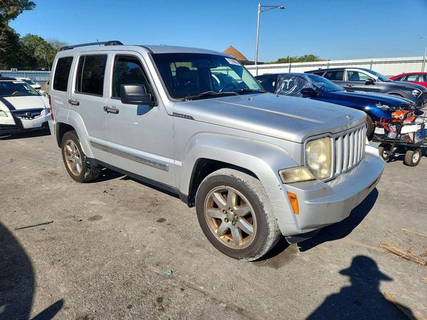 2012 JEEP LIBERTY Sport — Passenger 3/4
