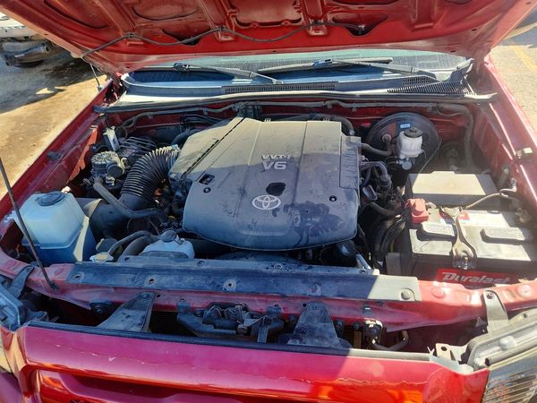 2014 TOYOTA TACOMA Delux Grade — Engine bay